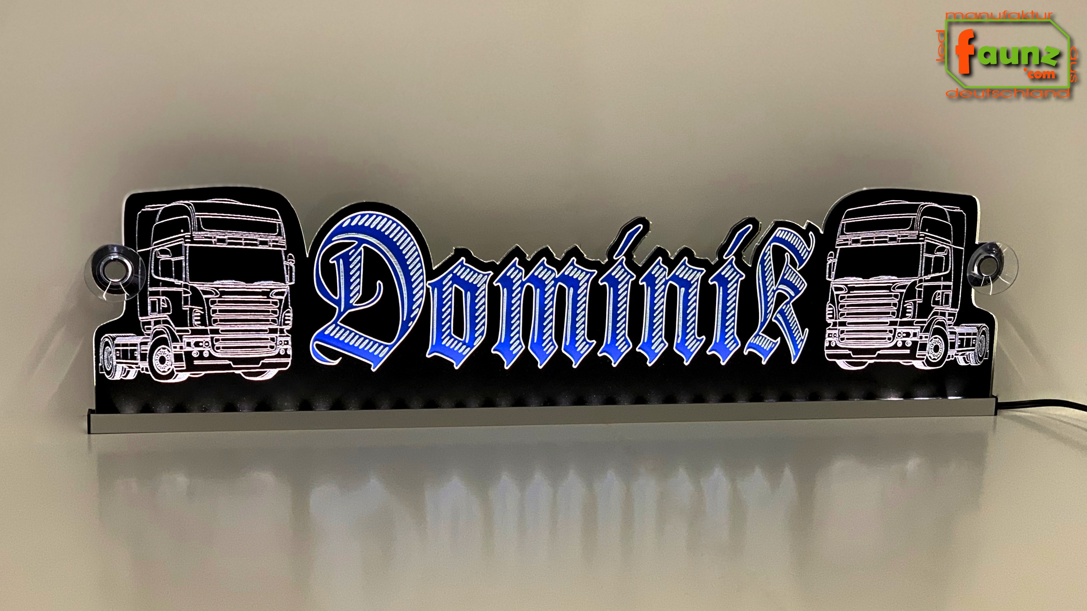LED Namensschild Detailzeichnung Zugmaschine Gravur Dominik oder  Wunschname in Frakturschrift Altdeutsch als Konturschnitt - Truckerschild